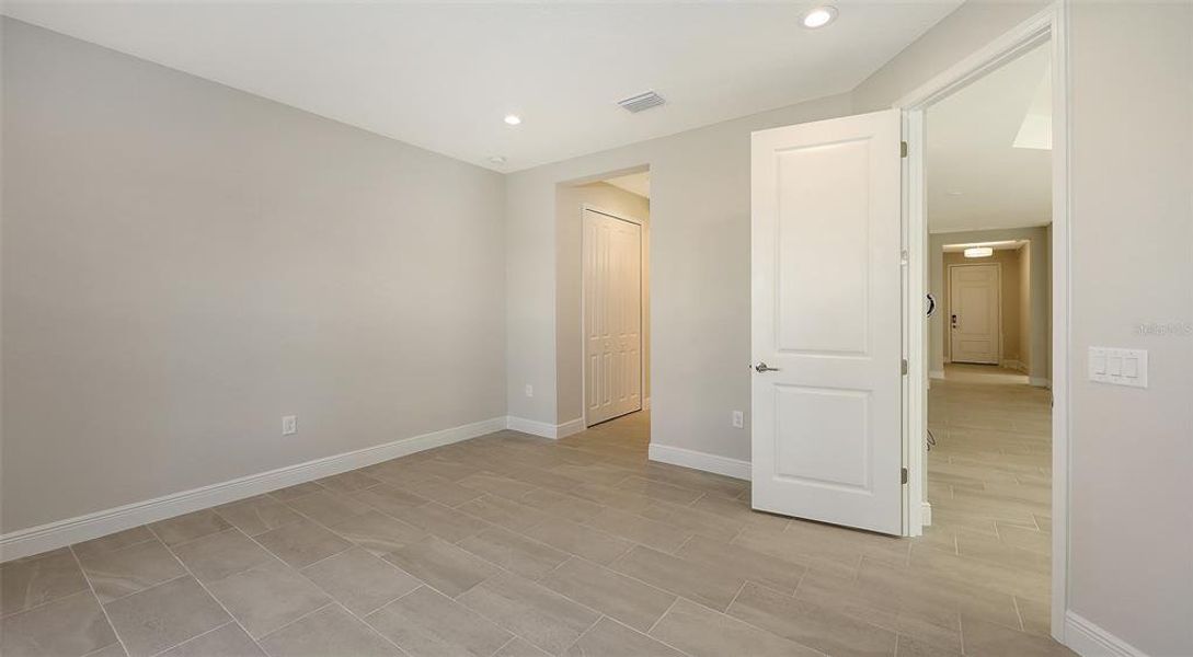 Spacious, unfurnished interior of a new home in , Venice (Image 21).