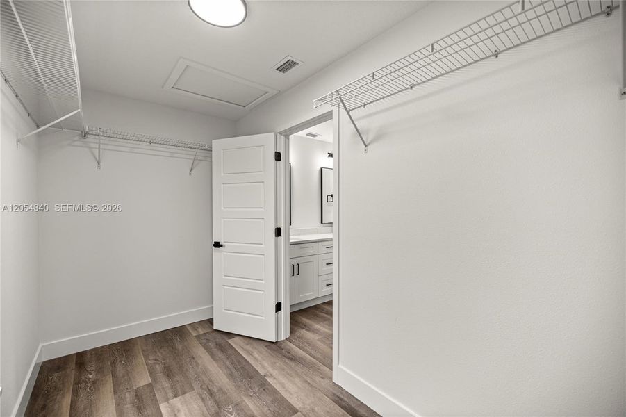 Spacious, unfurnished interior of a new home in , Ocala (Image 11).