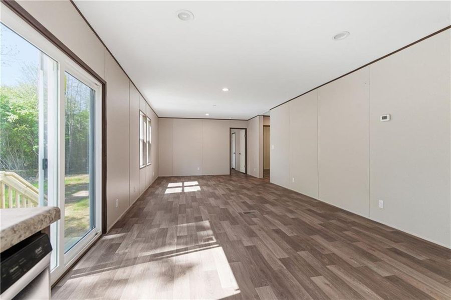 Spacious, unfurnished interior of a new home in , Dahlonega (Image 18).