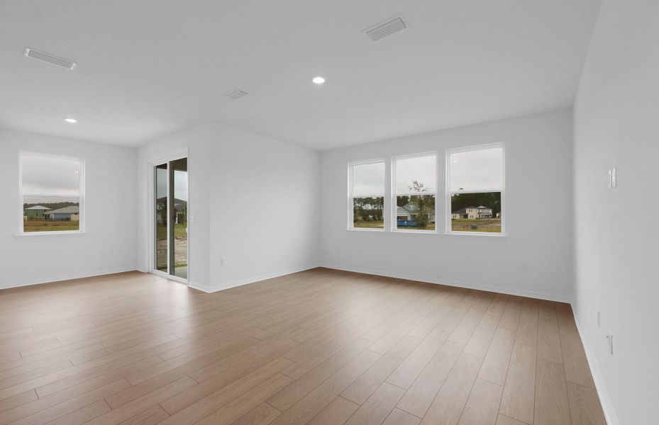 Spacious, unfurnished interior of a new home in Hyland Trail, Green Cove Springs (Image 20).