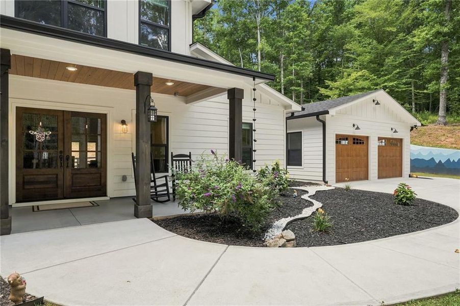 Exterior details and patio area of a home in , Jasper (Image 3).