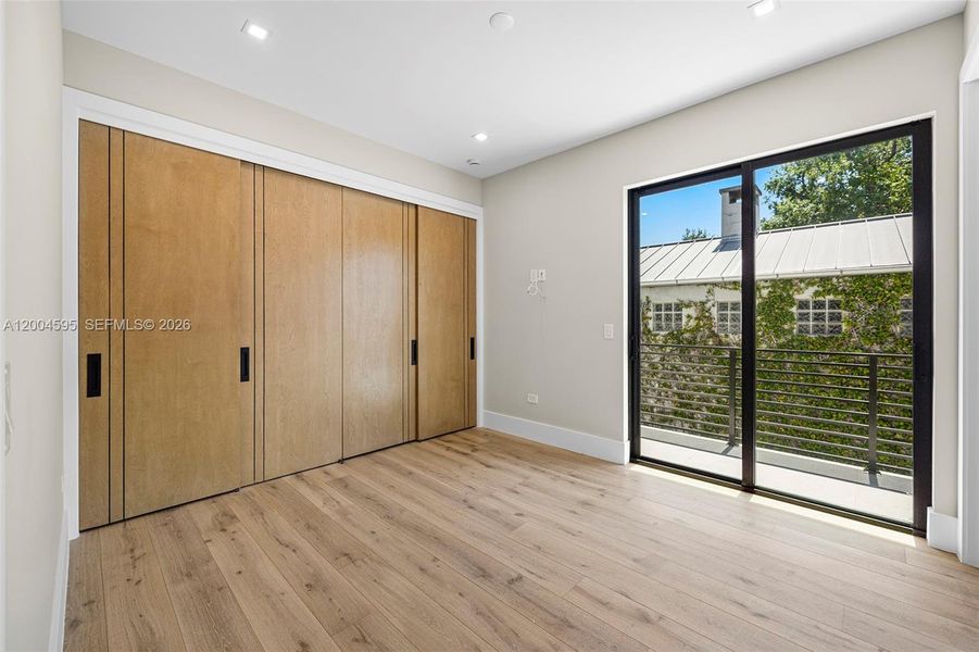 Spacious, unfurnished interior of a new home in , Miami (Image 23).