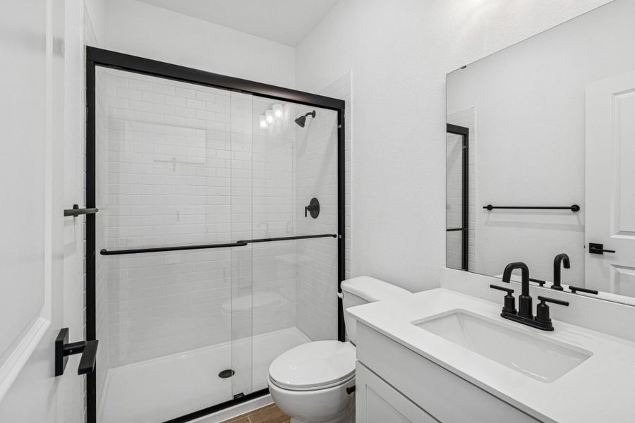 Hall bath 2 (*Photo not of actual home and used for illustration purposes only.)