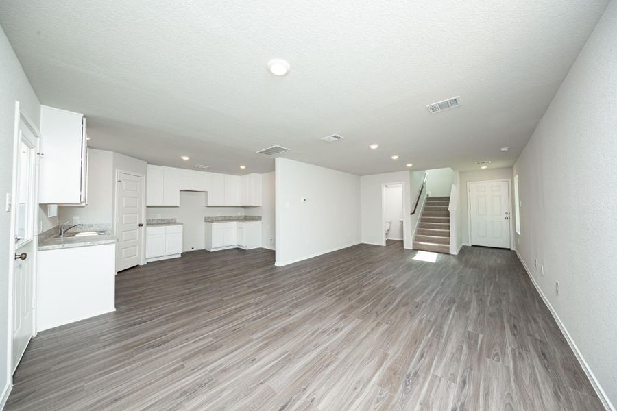 Spacious, unfurnished interior of a new home in Townsend Reserve, Splendora (Image 10).