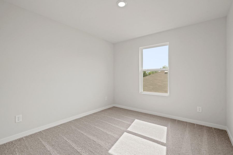 Spacious, unfurnished interior of a new home in Sherwood Glen, Conroe (Image 15).