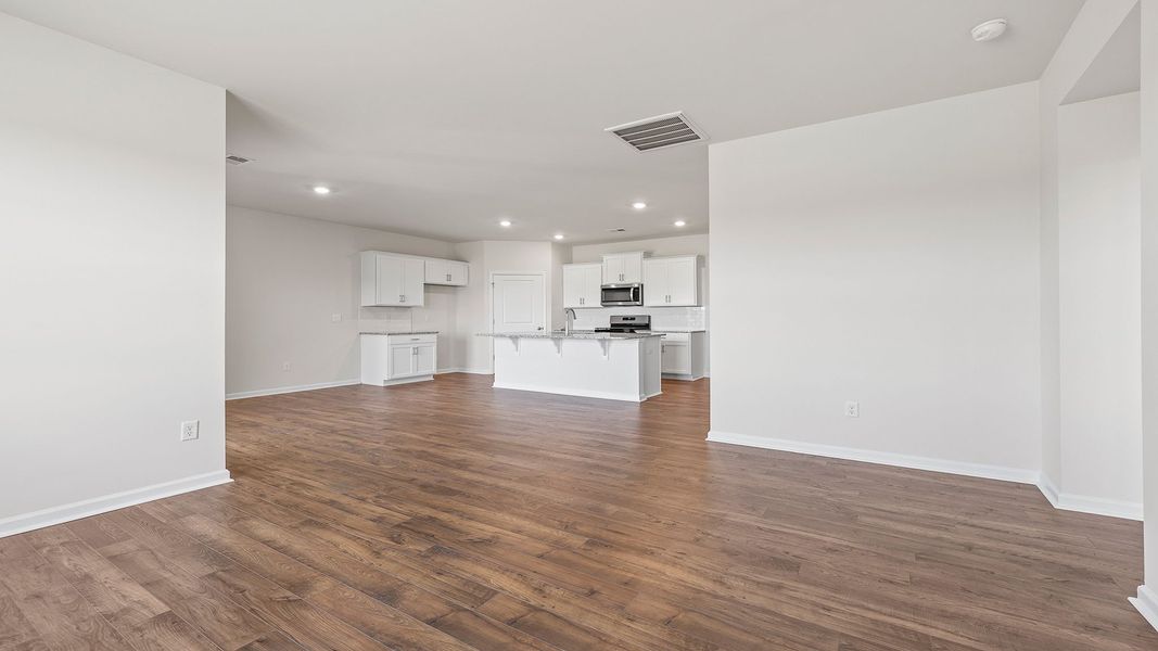 Spacious, unfurnished interior of a new home in Woodglen, Piedmont (Image 23).