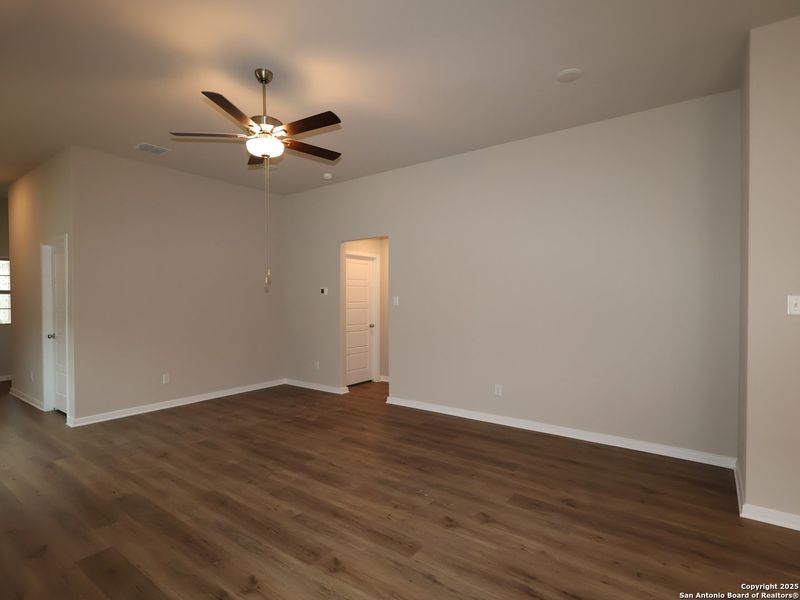 Spacious, unfurnished interior of a new home in Winding Brook, San Antonio (Image 25).