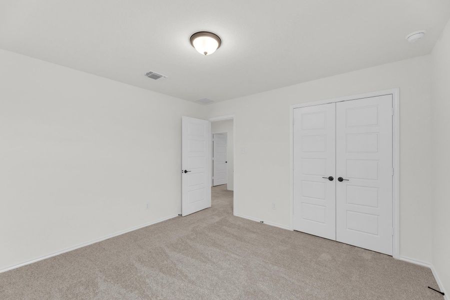 Spacious, unfurnished interior of a new home in Overlook Ranch, Georgetown (Image 17).