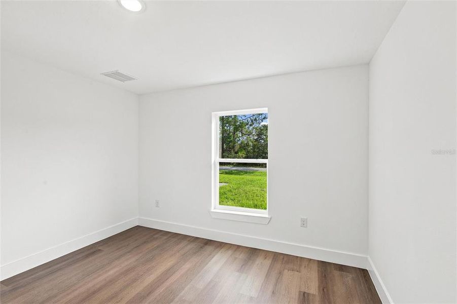 Spacious, unfurnished interior of a new home in , Sebring (Image 35).
