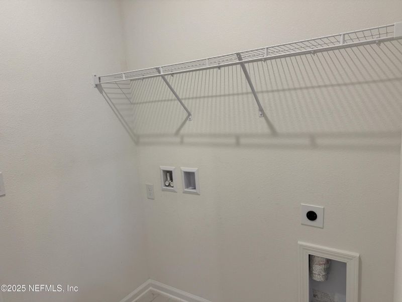 Spacious, unfurnished interior of a new home in Hyland Trail, Green Cove Springs (Image 27).