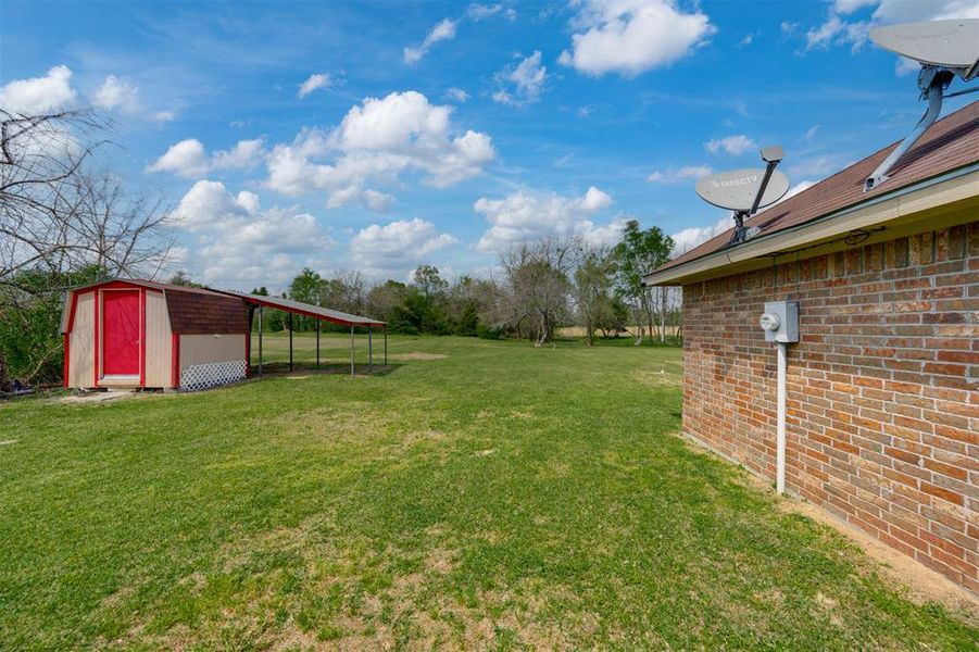 Exterior details and patio area of a home in , Powderly (Image 3).
