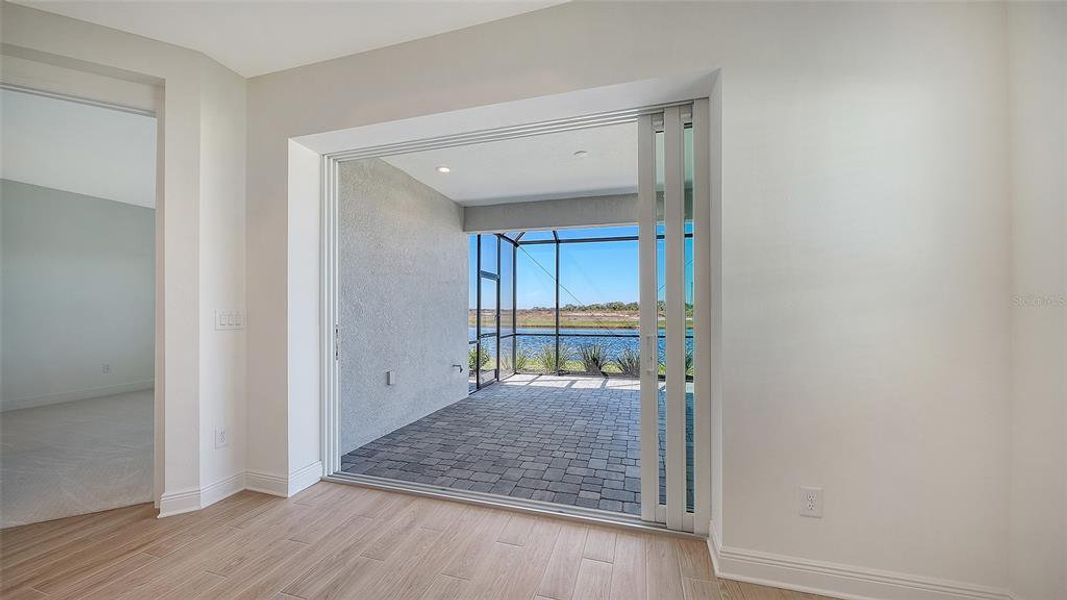 Spacious, unfurnished interior of a new home in , Bradenton (Image 30).