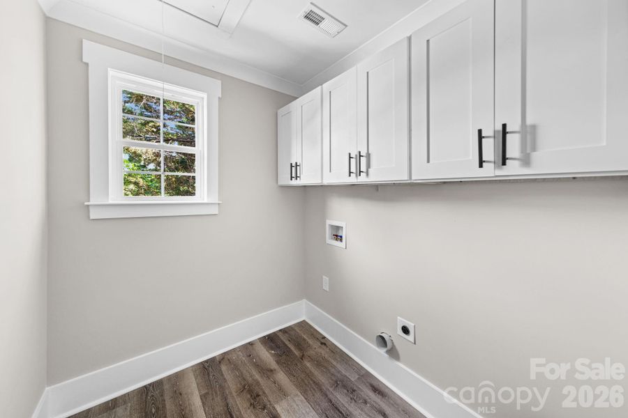Spacious, unfurnished interior of a new home in , Charlotte (Image 32).