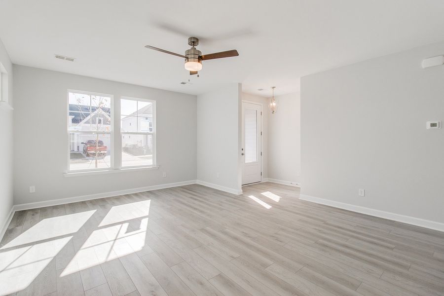 Spacious, unfurnished interior of a new home in Hendrix Farms, Lexington (Image 17).