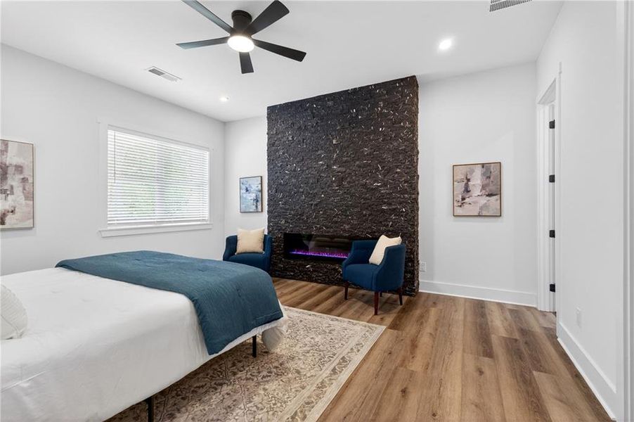 Furnished interior view inside a new home in , Dahlonega (Image 16).