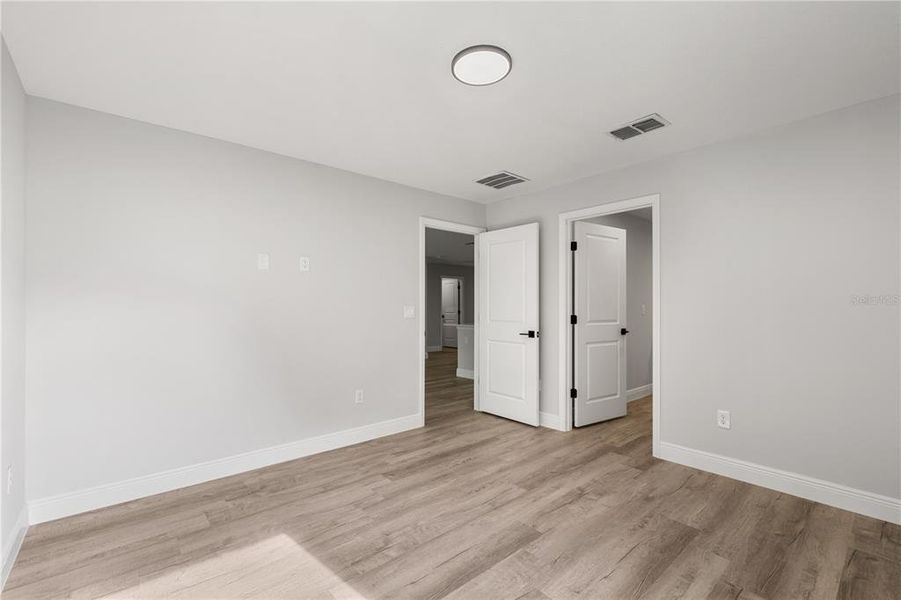 Spacious, unfurnished interior of a new home in , Orange City (Image 9).