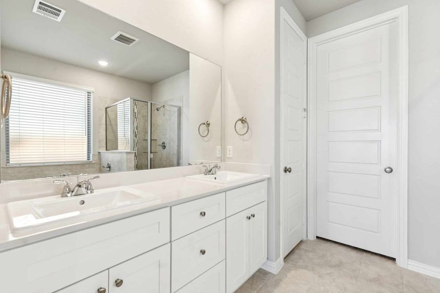 Furnished interior view inside a new home in Avondale, Fate (Image 6).