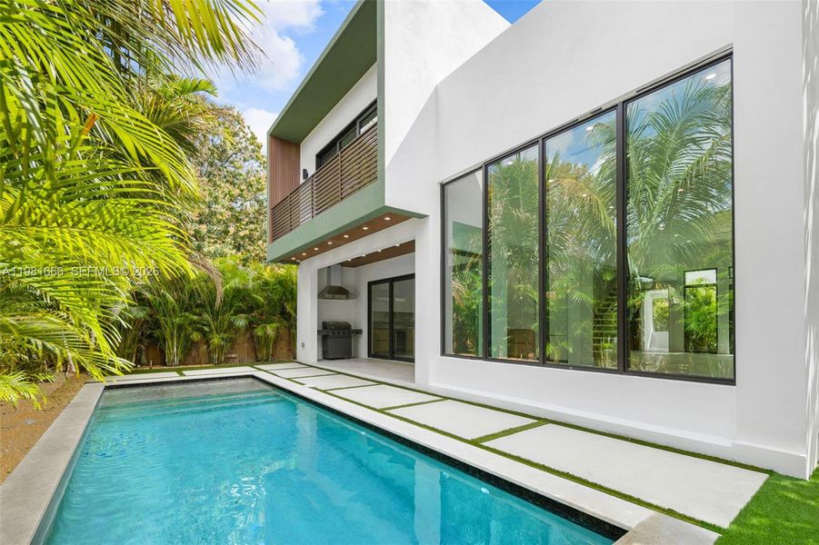 Exterior details and patio area of a home in , Miami (Image 4).