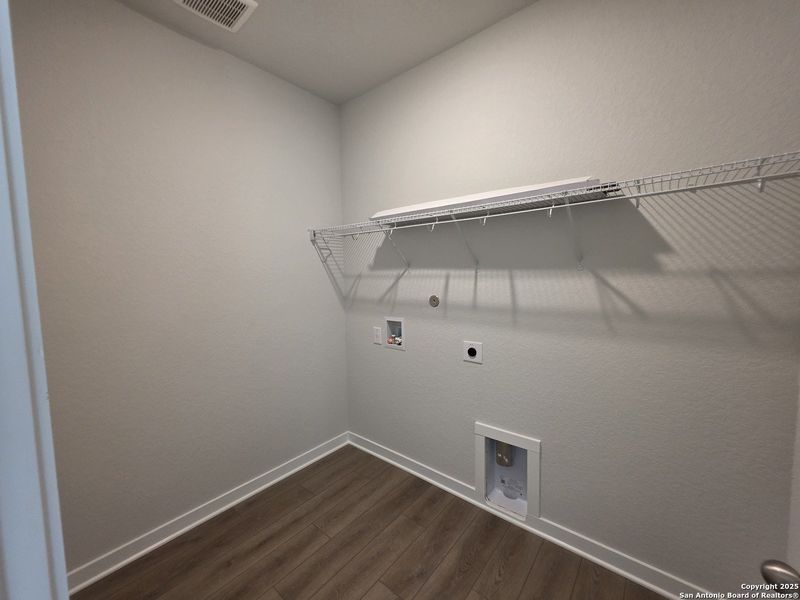 Spacious, unfurnished interior of a new home in The Summit at Saddlebrook Ranch 55's, Schertz (Image 19).