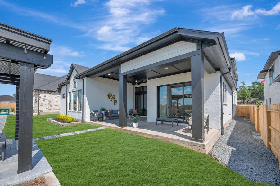 Representative exterior details of a home built from the The Presidio by David Weekley Homes in Walden Creek – Summit Collection, Montgomery (Image 3). Representative exterior details of a home built from the The Presidio by David Weekley Homes in Walden Creek – Summit Collection, Montgomery (Image 3).