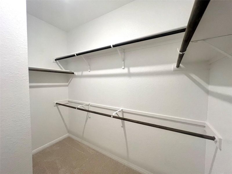 Spacious, unfurnished interior of a new home in Porter Country, Buda (Image 13).