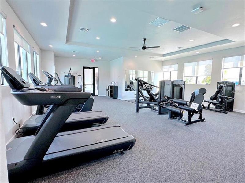 Community amenities in , Englewood (Image 14).