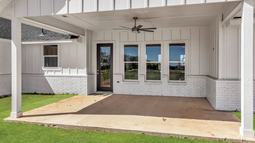 Exterior details of a home in Saddle Crest Estates, Weatherford (Image 17).