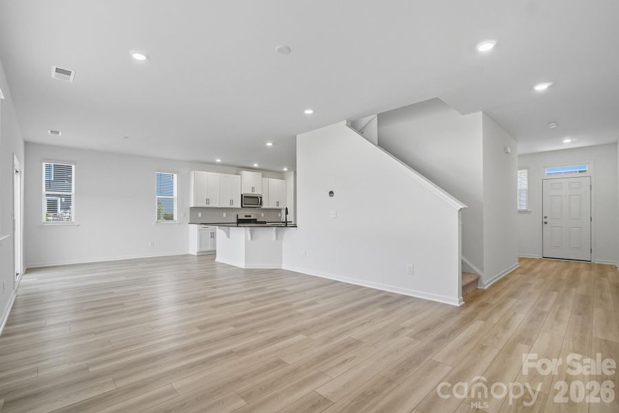 Spacious, unfurnished interior of a new home in Bellina, York (Image 16).