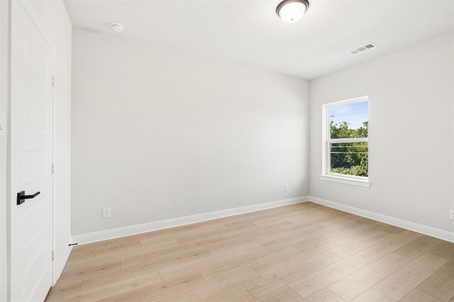 Spacious, unfurnished interior of a new home in Greenville Heights, Dallas (Image 24).