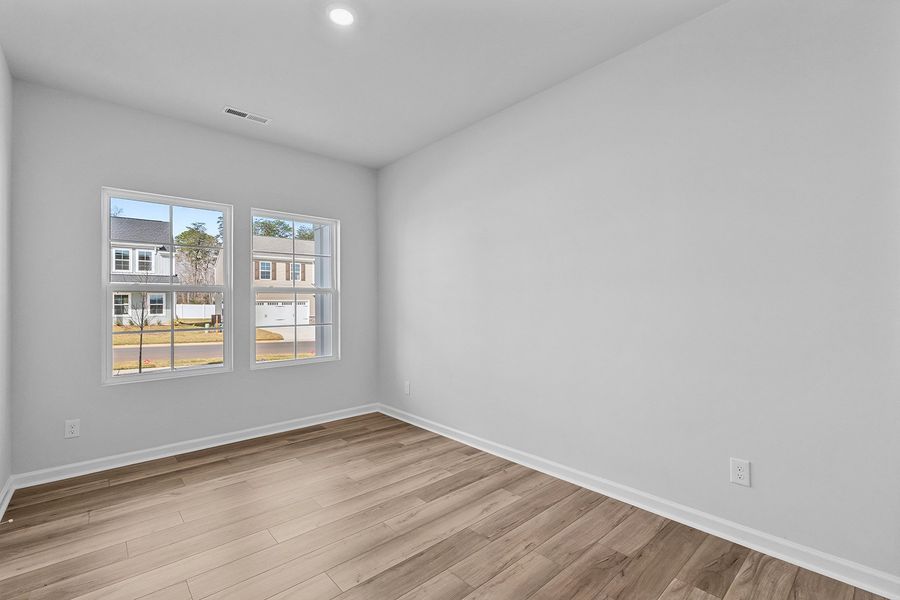 Spacious, unfurnished interior of a new home in Hanes Lake, Winston-Salem (Image 16).