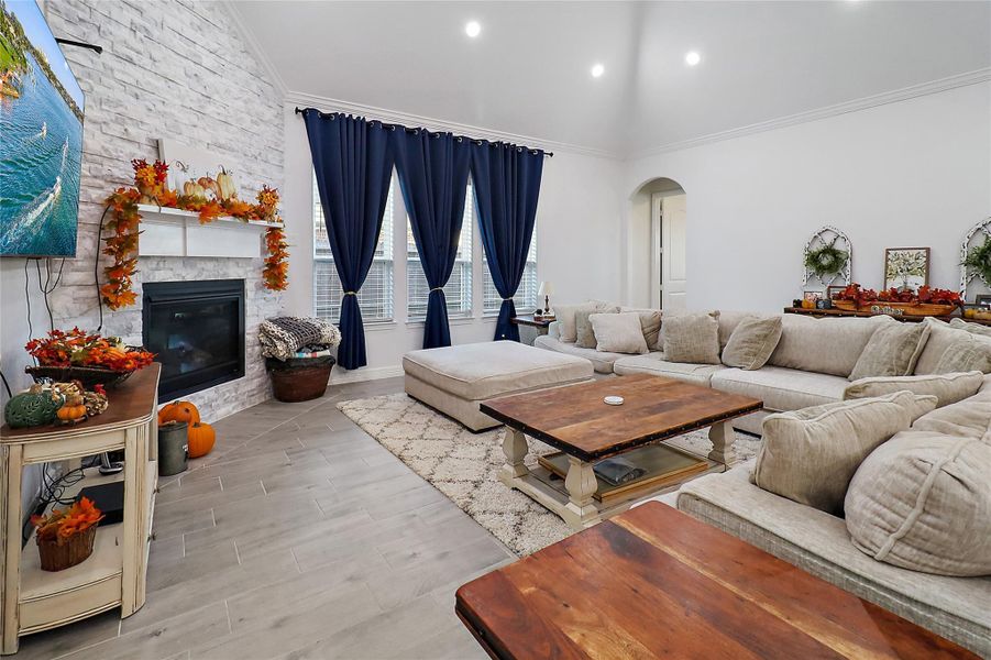 Furnished interior view inside a new home in , Baytown (Image 10).