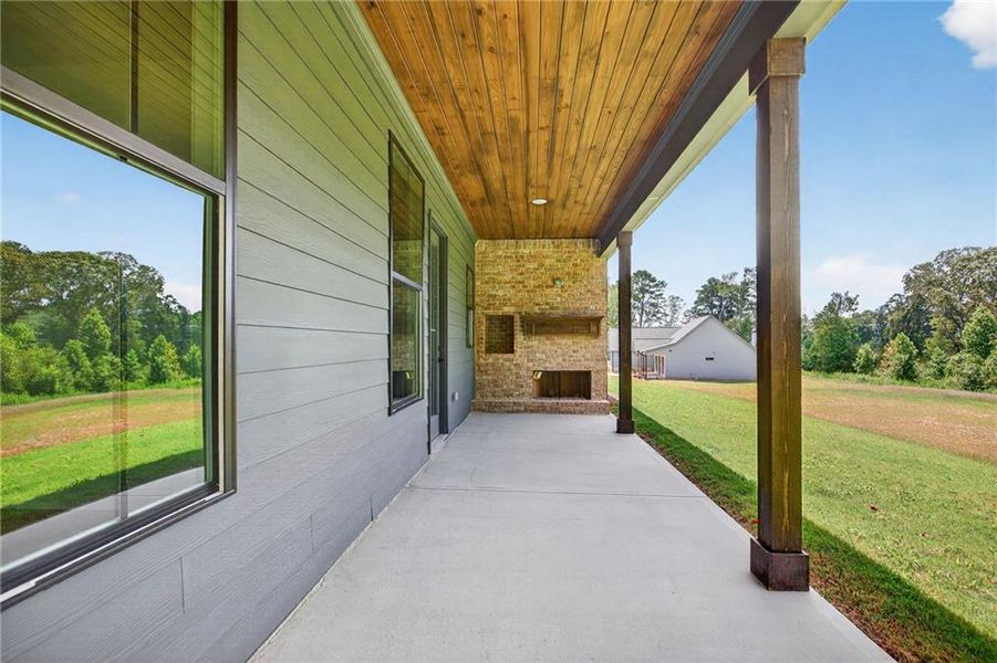 Exterior details and patio area of a home in , Dallas (Image 3).