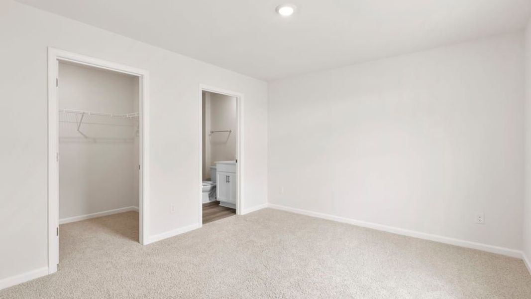 Spacious, unfurnished interior of a new home in Durbin Meadows, Fountain Inn (Image 25).