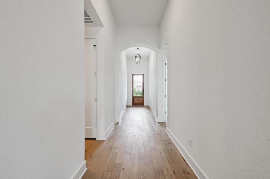 Spacious, unfurnished interior of a new home in 6 Creeks at Waterridge: 55ft. lots, Kyle (Image 14). Spacious, unfurnished interior of a new home in 6 Creeks at Waterridge: 55ft. lots, Kyle (Image 14).