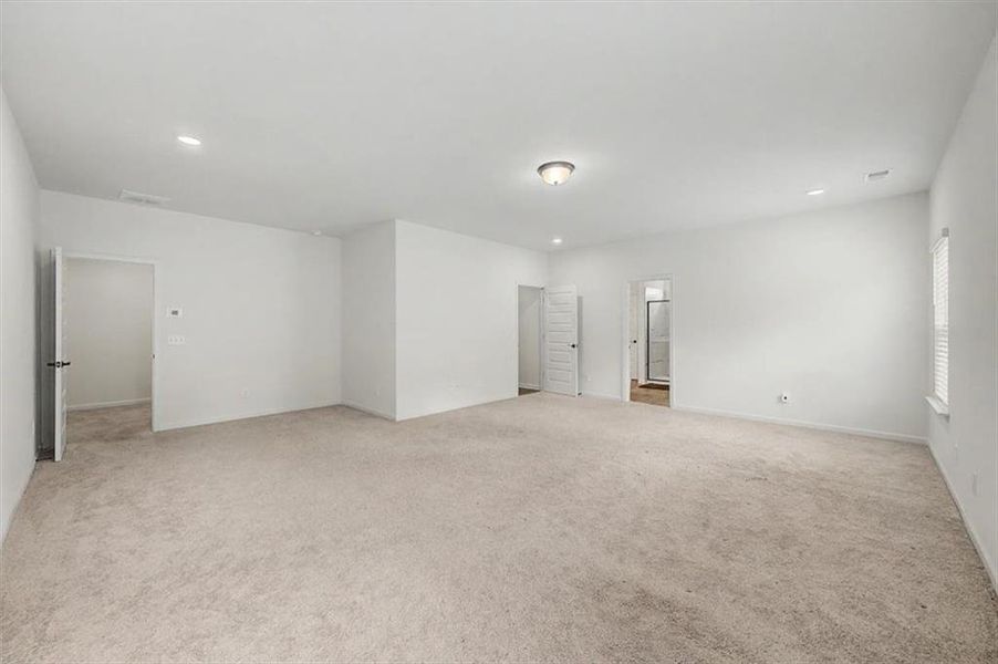 Spacious, unfurnished interior of a new home in , Rome (Image 25).
