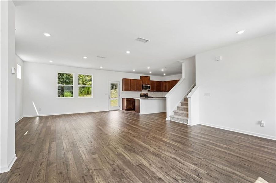 Spacious, unfurnished interior of a new home in Heritage River, Euharlee (Image 46). Spacious, unfurnished interior of a new home in Heritage River, Euharlee (Image 46).