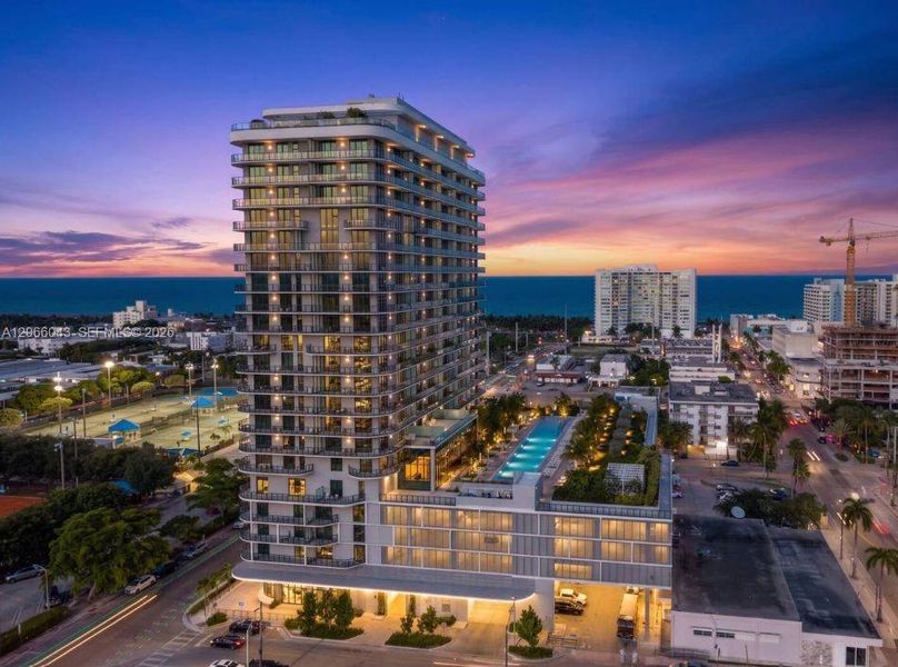 Condo located in Miami Beach, FL showcasing its design and architecture (Image 23).