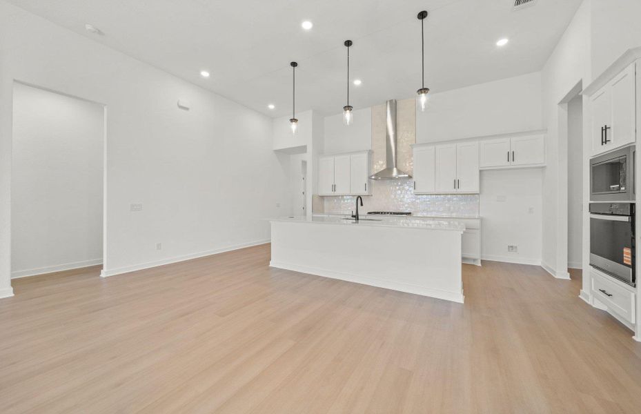 Spacious, unfurnished interior of a new home in 6 Creeks, Kyle (Image 17).