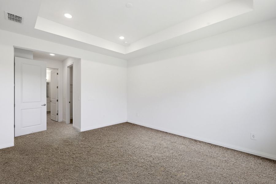 Spacious, unfurnished interior of a new home in Tamarack at Two Rivers, Zephyrhills (Image 19).