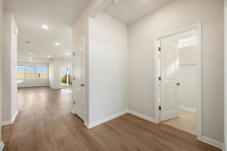 Spacious, unfurnished interior of a new home in Patterson Ranch, Georgetown (Image 37).