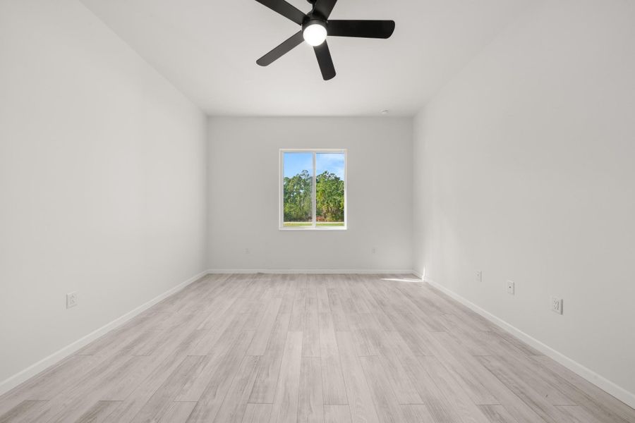Spacious, unfurnished interior of a new home in , Lake Placid (Image 34).