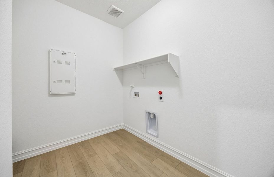 Spacious, unfurnished interior of a new home in Highland Lakes, McKinney (Image 21).