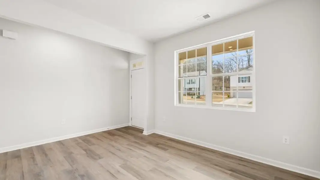 Spacious, unfurnished interior of a new home in Fairhaven, Lithia Springs (Image 3).