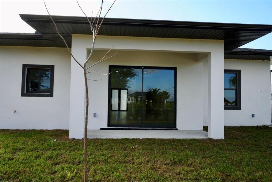 Exterior details and patio area of a home in , Cape Coral (Image 18).