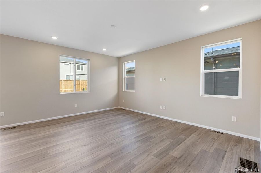 Spacious, unfurnished interior of a new home in The Cottages Collection at Ridgeline Vista, Brighton (Image 28).