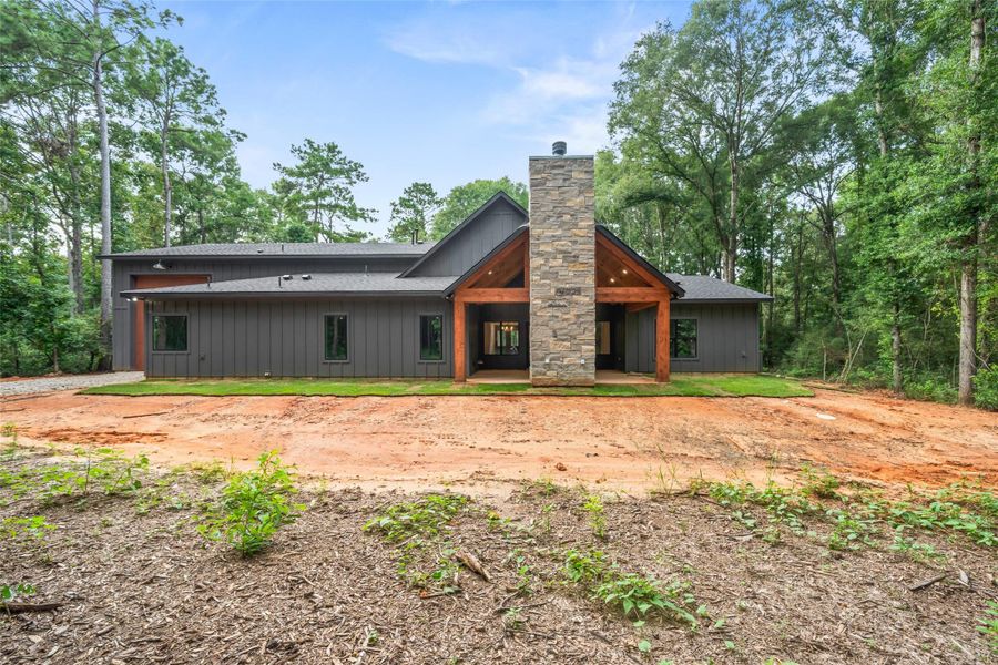 Exterior details and patio area of a home in , Willis (Image 4).