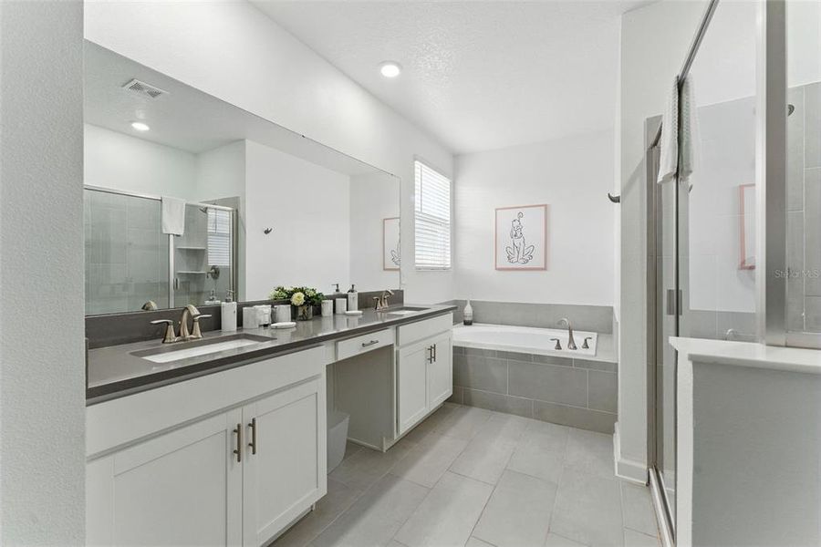 Furnished interior view inside a new home in , Davenport (Image 28).