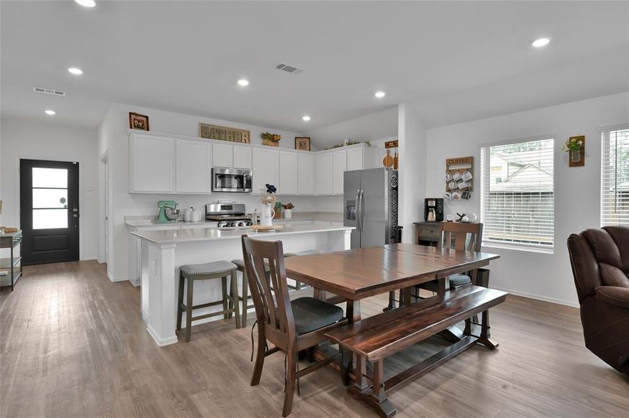 Kitchen / Dining Area