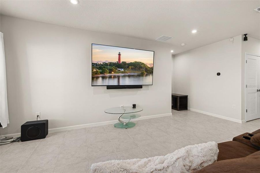 Furnished interior view inside a new home in , Sumterville (Image 14).