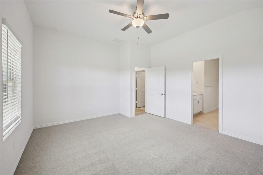 Spacious, unfurnished interior of a new home in Lakehaven - Signature Series, Farmersville (Image 24).